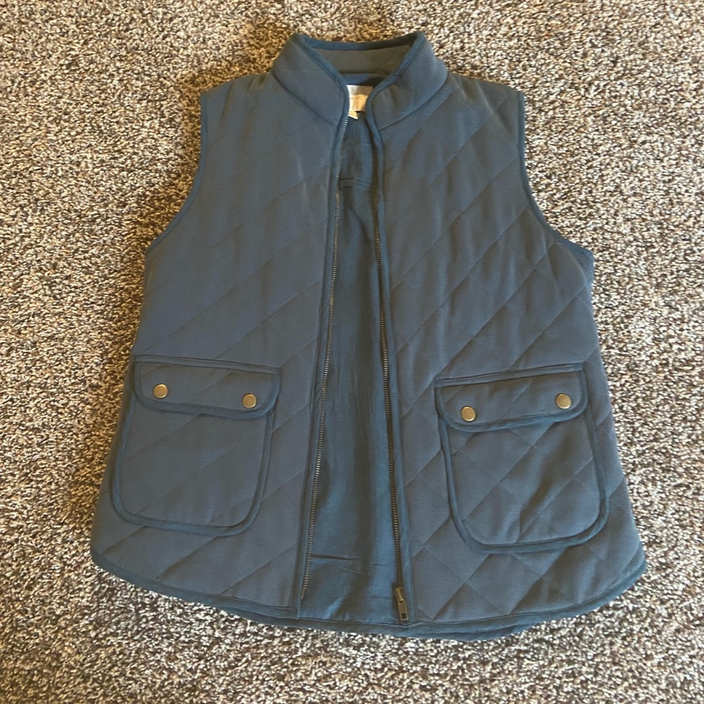 Skies are blue - Blue vest
